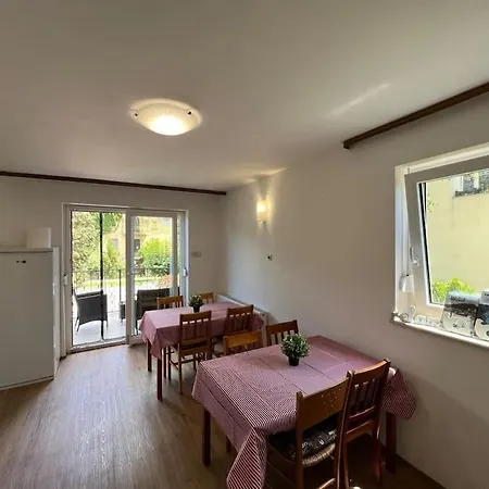 7 - With Shared Bathroom